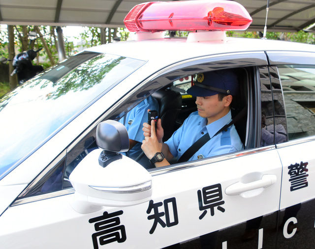 【朗報】高知県警のパトカーのサイレンが「キュイーン」音にｗｗｗｗｗｗ パチンカスの脳汁が止まらない！！