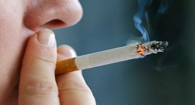 【業界騒然】パチンコ・パチスロを遊戯しながらの喫煙が全面禁止となる！喫煙者からは「禁煙なら行かない」の声も…