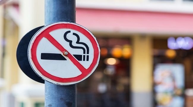 【悲報】2020年4月からパチンコ店、飲食店、会社など屋内や人が集まる場所は全面禁煙に！更に…